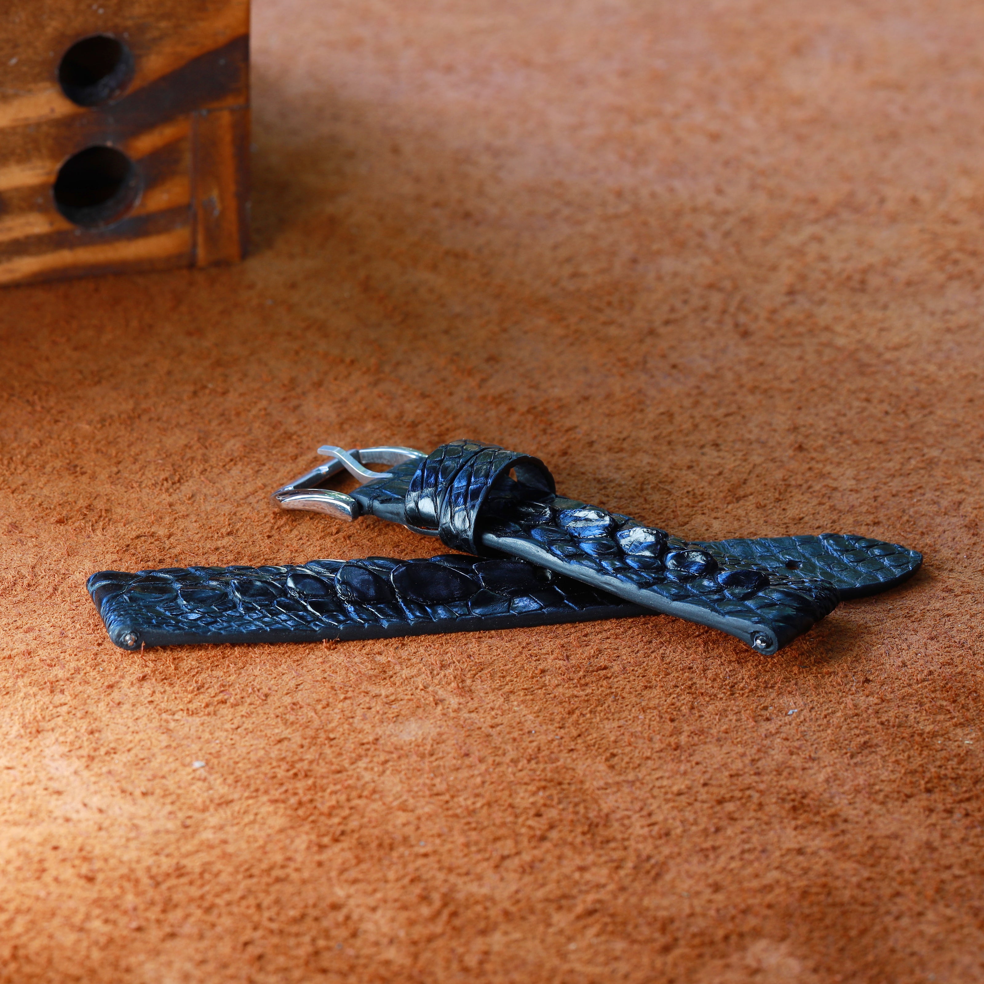 Black Horned Alligator Leg Stitchless Strap