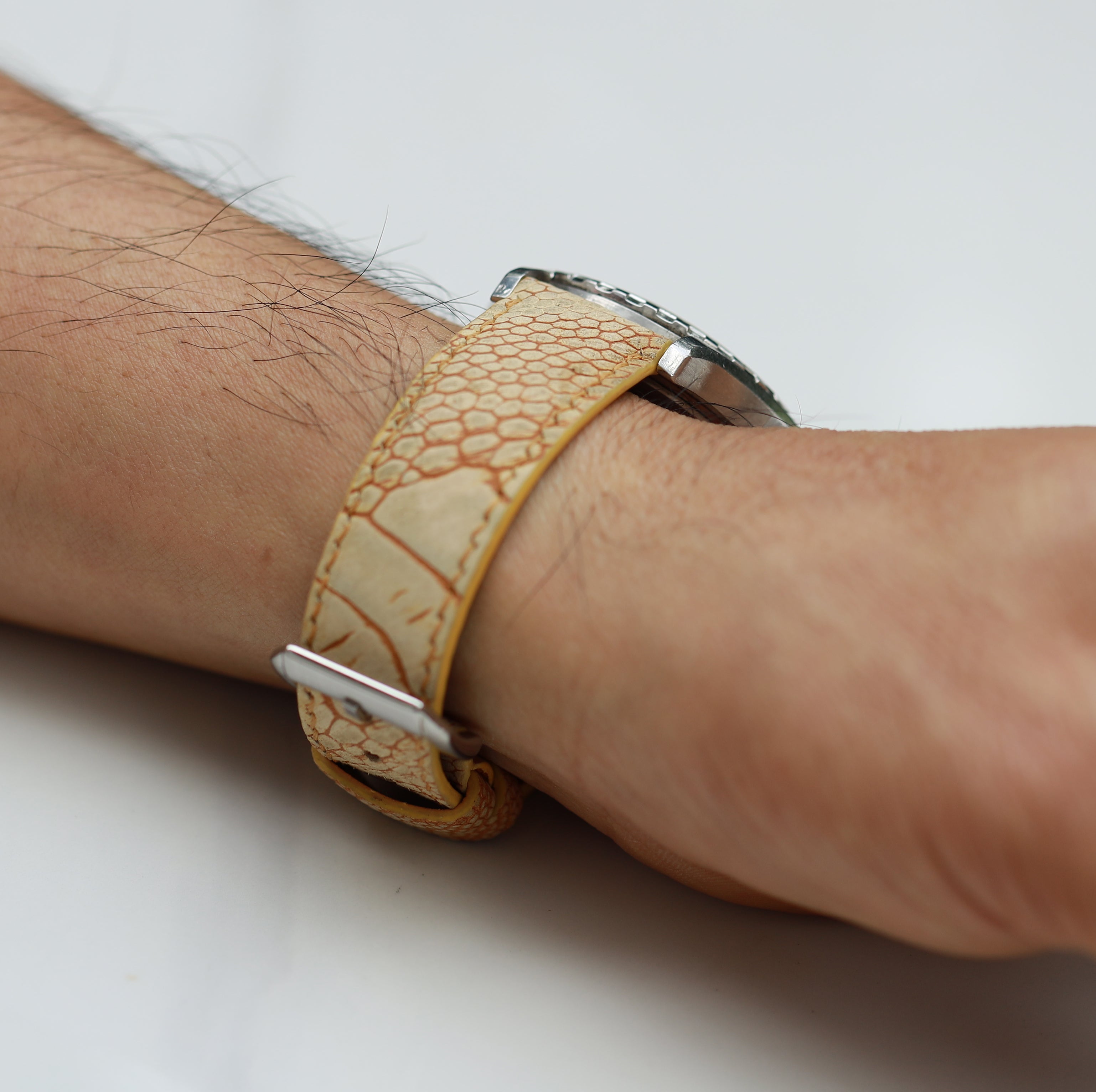 While Waxed Ostrich Leg Leather Watch Strap (Scaled)