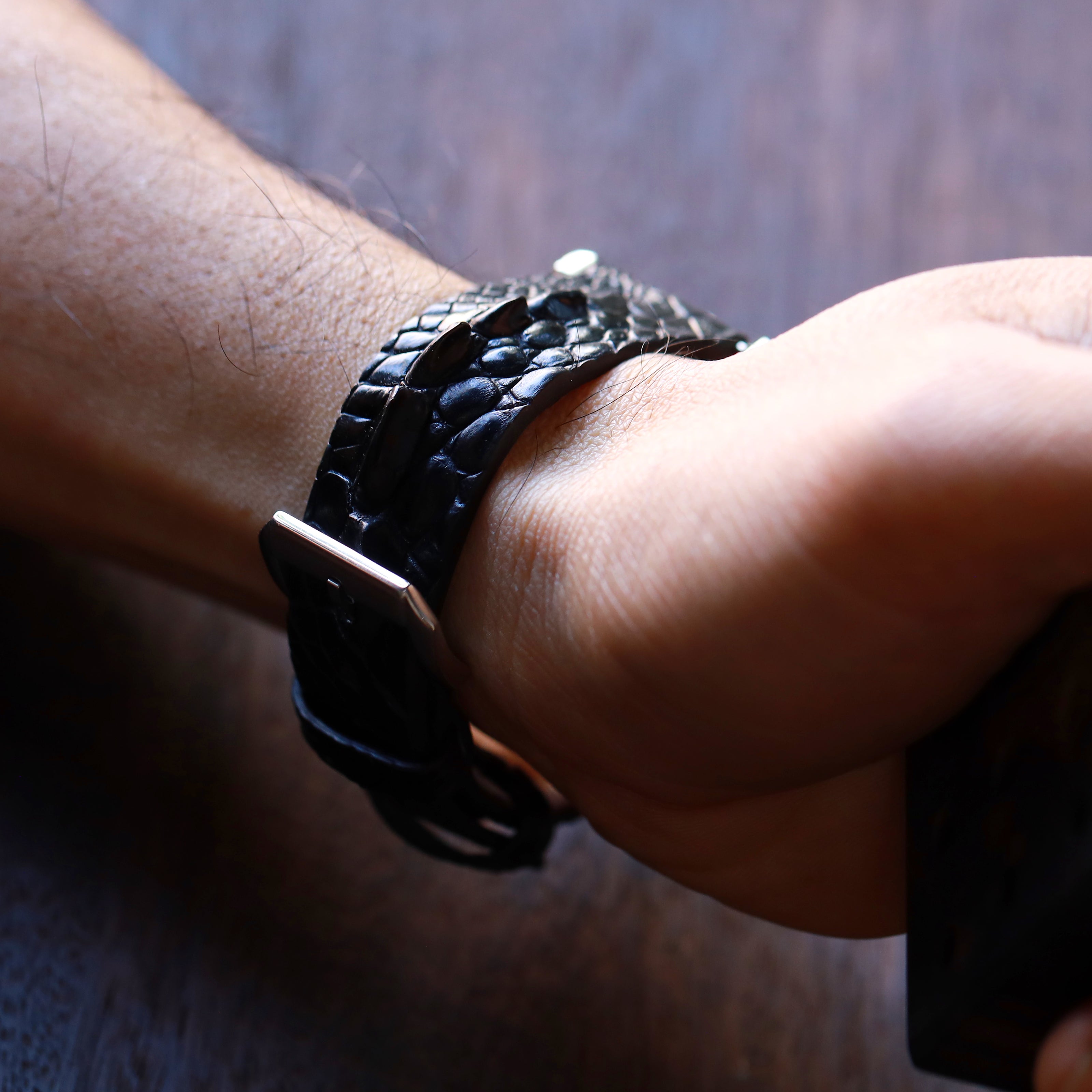 Black Horned Alligator Leg Stitchless Strap