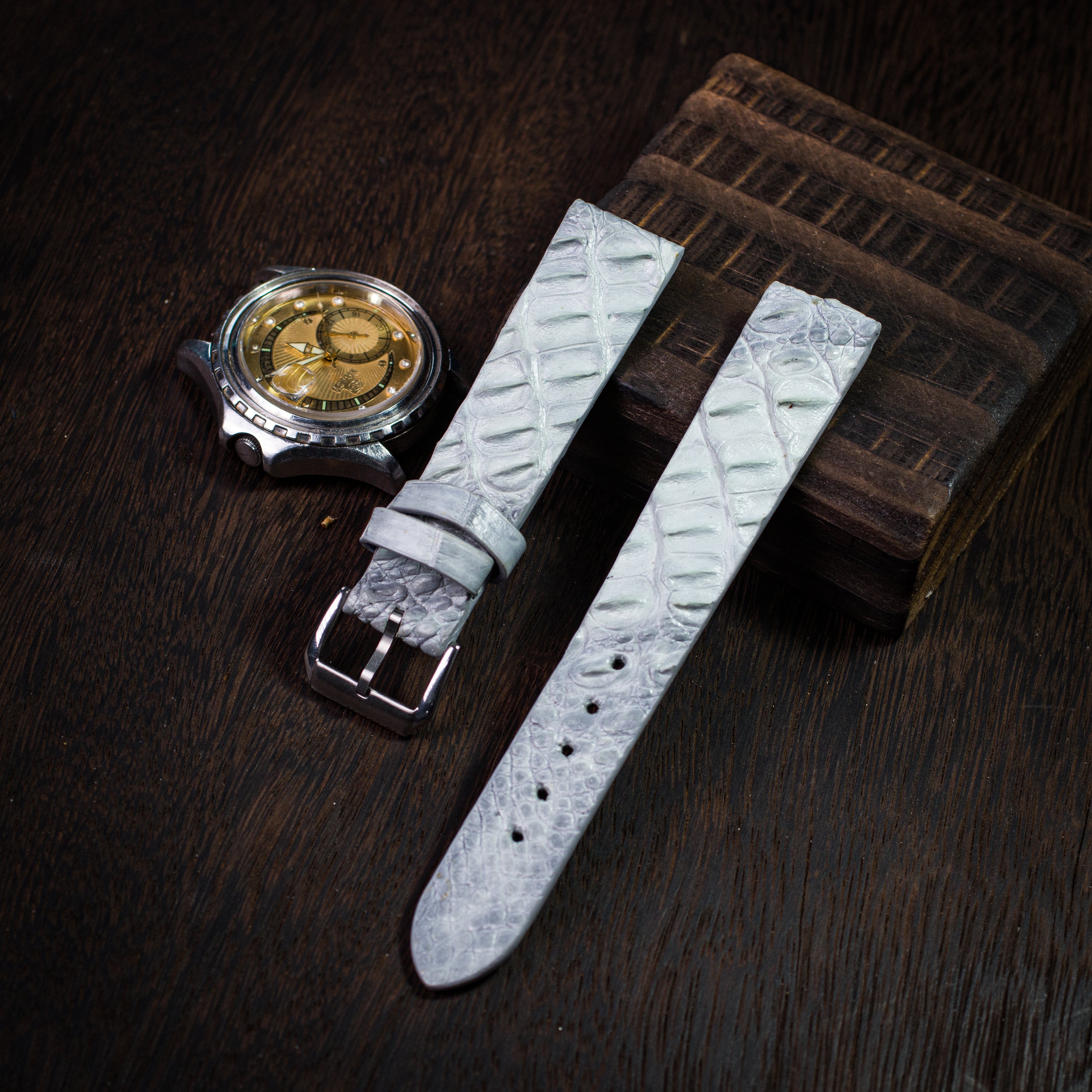 Ice White Patina Hornback Alligator Strap