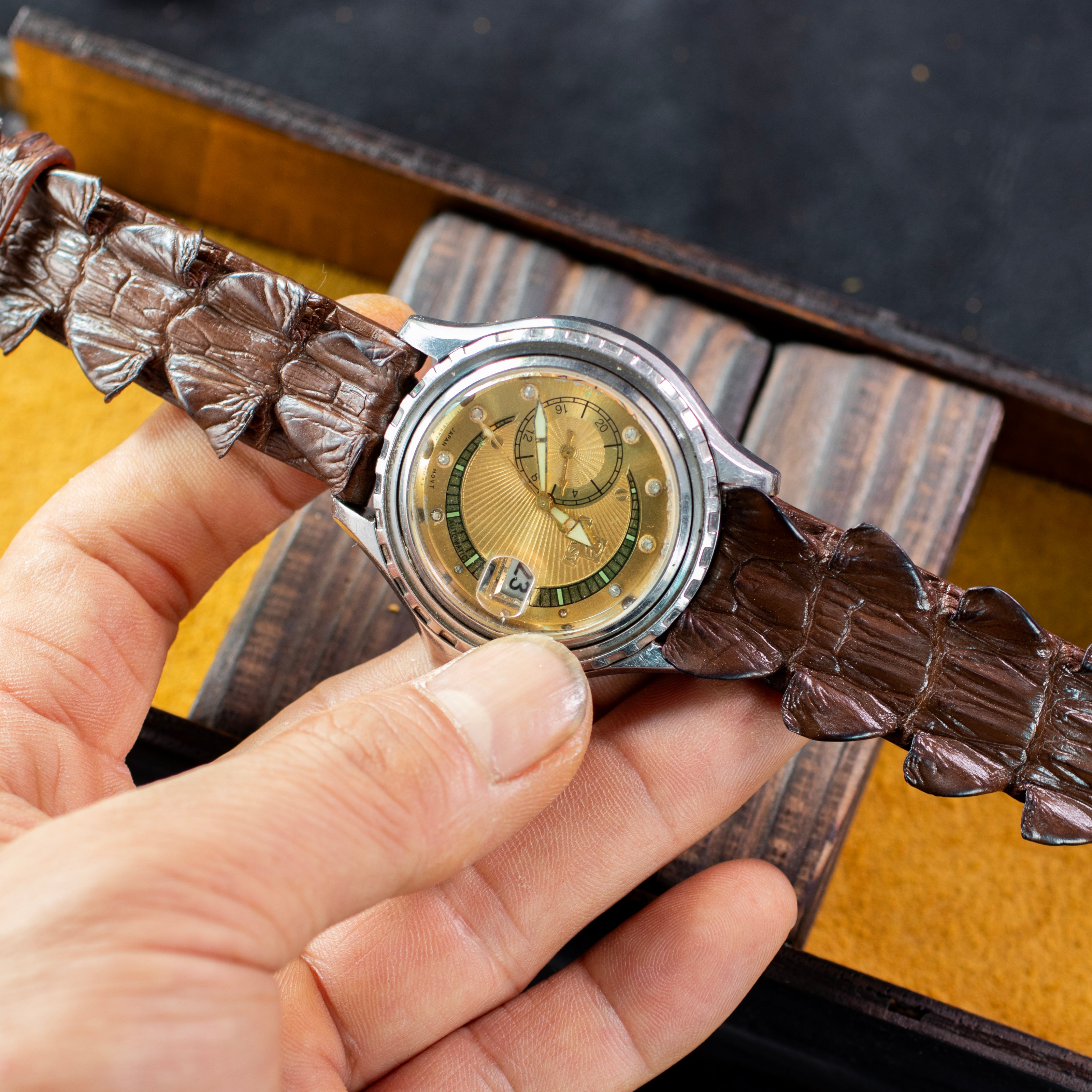 Espresso Brown Alligator Tail Signature Strap